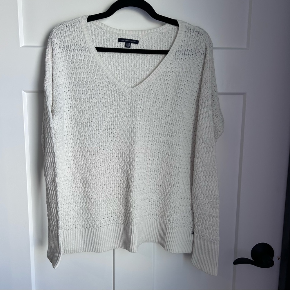 American Eagle Outfitters Women’s Cream V-Neck Sweater Size Large